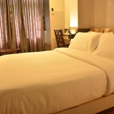 Hotel Aura 실롱 외부 사진
