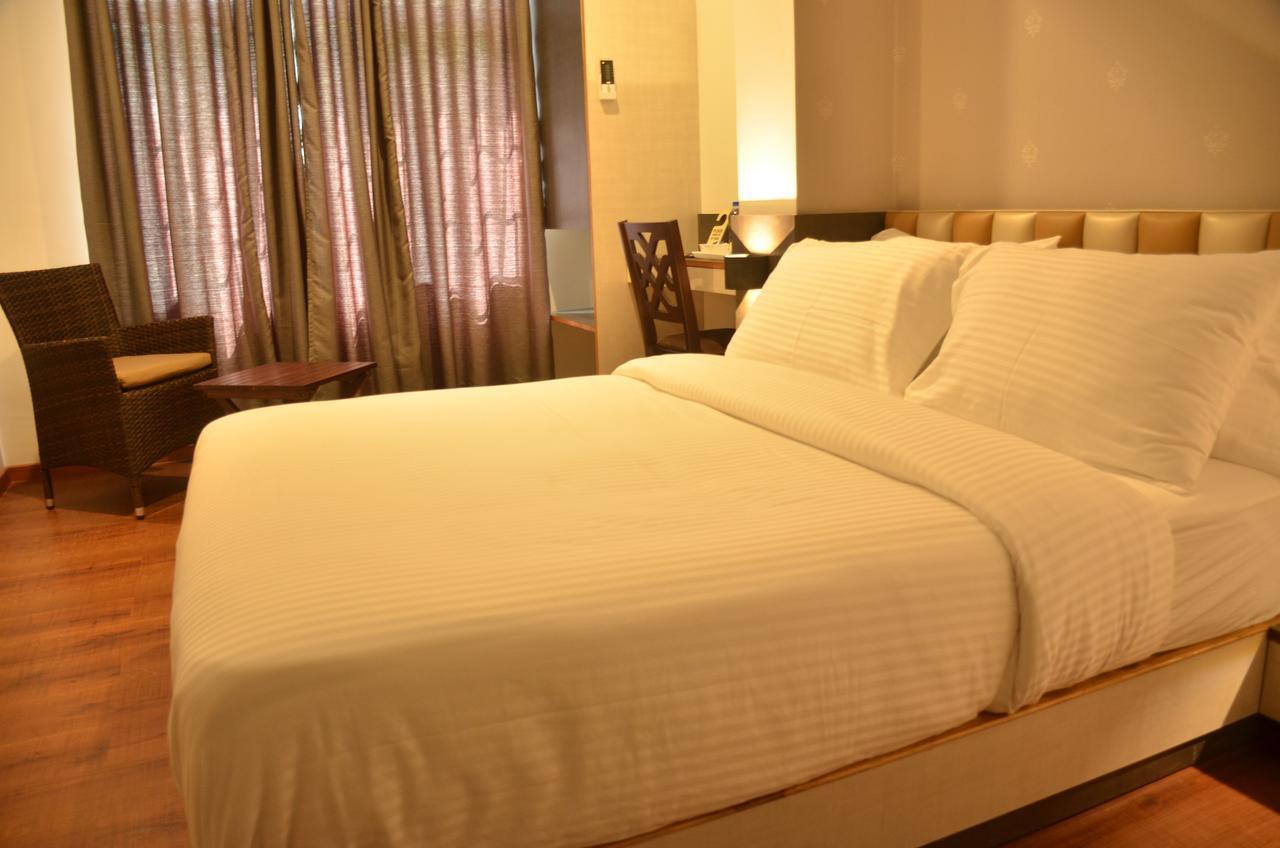 Hotel Aura 실롱 외부 사진